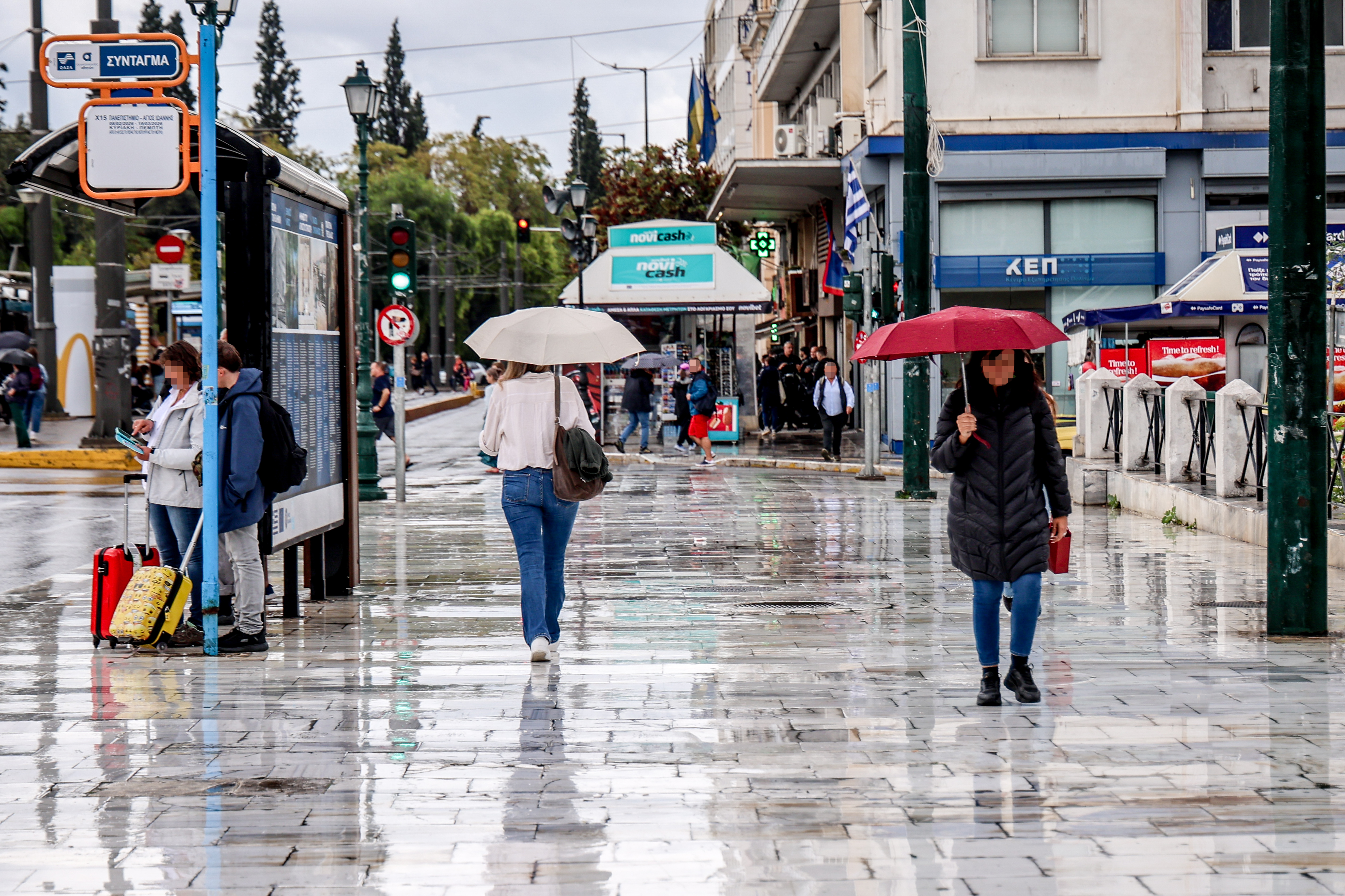 Κακοκαιρία: Ισχυρές καταιγίδες σε όλη τη χώρα, θυελλώδεις άνεμοι στο Αιγαίο – «Red Code» σε 7 περιφέρειες, 112 για Εύβοια και Σποράδες