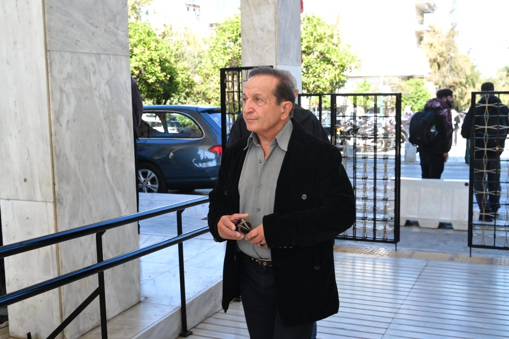 Οικογένεια και φίλοι αποχαιρέτησαν την Μπέτυ Βαλάση – Συγκίνηση στο τελευταίο «αντίο» στη θρυλική «Λωξάντρα»