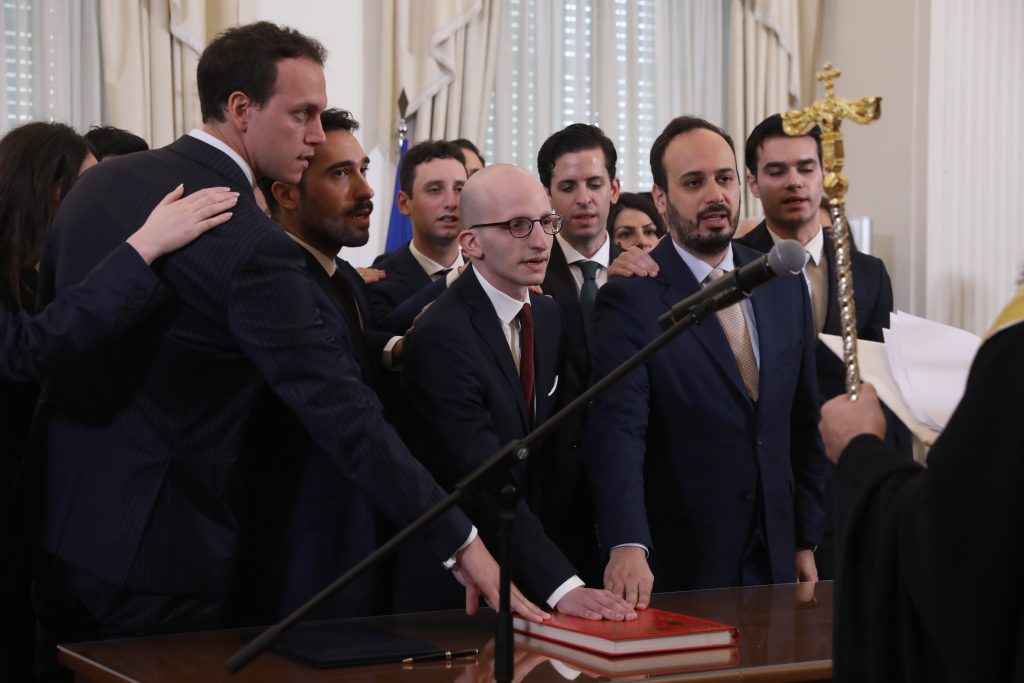 Ορκωμοσία υποψηφίων ακολούθων πρεσβείας παρουσία Τασούλα και Γεραπετρίτη
