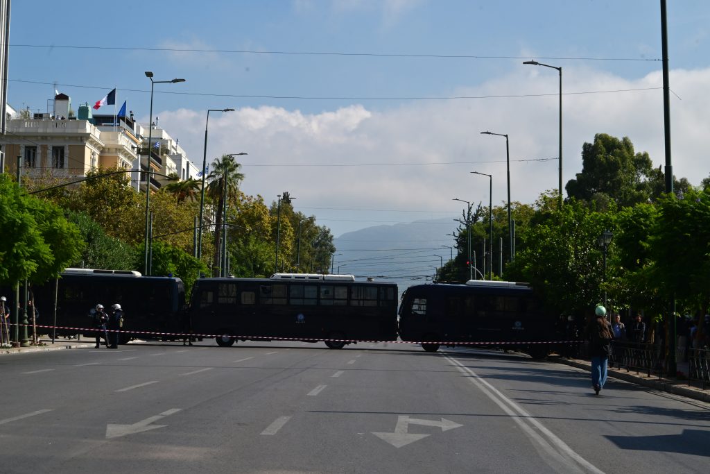Με πανό και συνθήματα το πανεκπαιδευτικό συλλαλητήριο στην Αθήνα – Χωρίς προβλήματα οι διαδηλώσεις σε Θεσσαλονίκη και Πάτρα