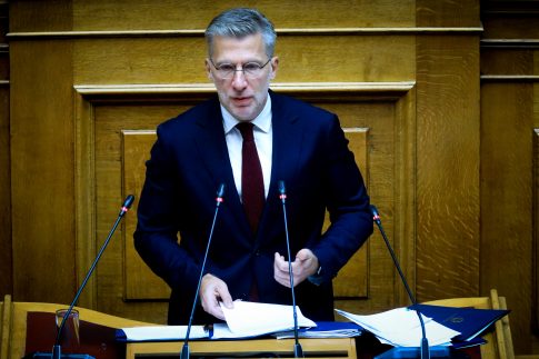 «Βούλιαξε» η κεντρική πλατεία για το 12<sup>ο</sup> Καλαματιανό Καρναβάλι (βίντεο & φωτογραφίες)