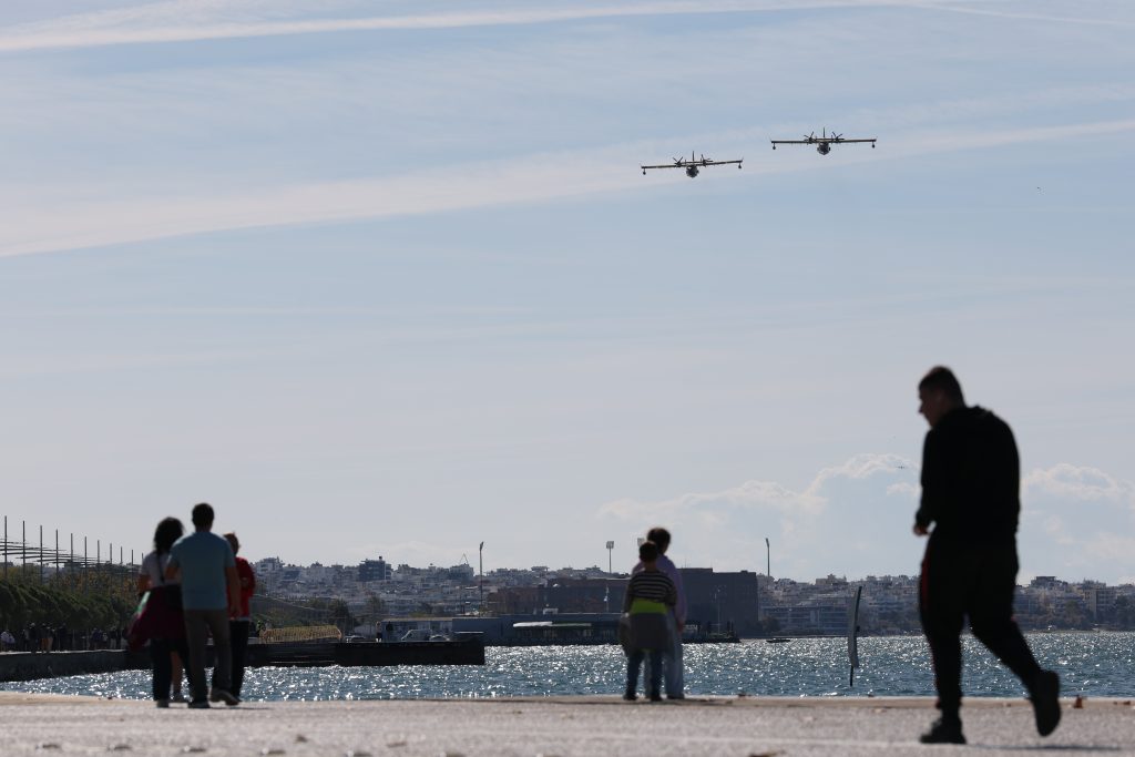 «Έσκισαν» τον ουρανό της Θεσσαλονίκης μαχητικά αεροσκάφη: Δοκιμαστικές πτήσεις για την 28η Οκτωβρίου