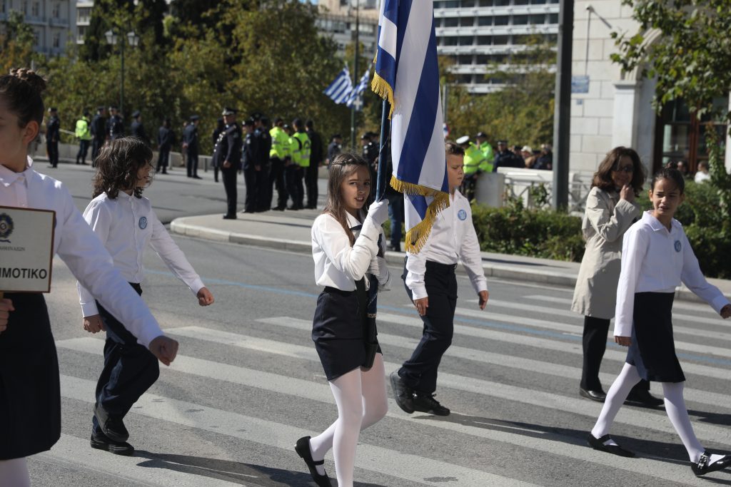 Η Αθήνα τιμά την εθνική επέτειο της 28ης Οκτωβρίου: Με λαμπρότητα πραγματοποιήθηκε η μαθητική παρέλαση στο Σύνταγμα