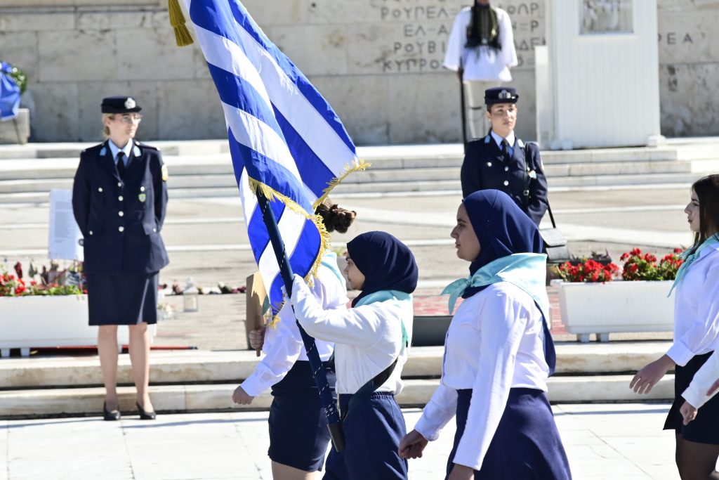Η Αθήνα τιμά την εθνική επέτειο της 28ης Οκτωβρίου: Με λαμπρότητα πραγματοποιήθηκε η μαθητική παρέλαση στο Σύνταγμα