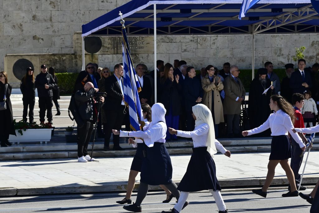 Η Αθήνα τιμά την εθνική επέτειο της 28ης Οκτωβρίου: Με λαμπρότητα πραγματοποιήθηκε η μαθητική παρέλαση στο Σύνταγμα