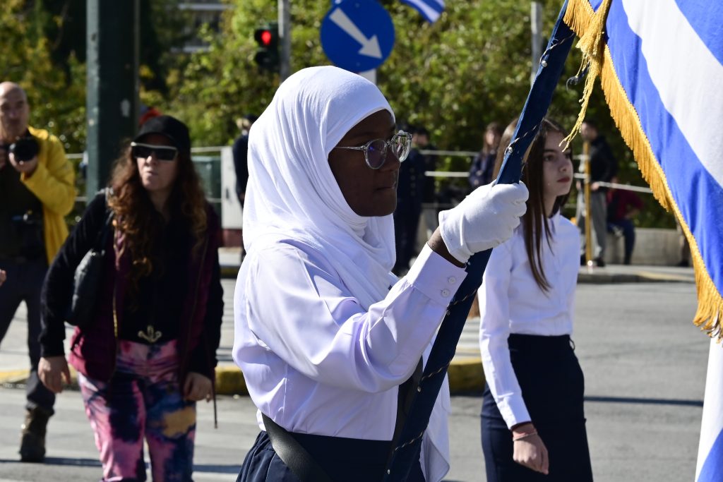 Η Αθήνα τιμά την εθνική επέτειο της 28ης Οκτωβρίου: Με λαμπρότητα πραγματοποιήθηκε η μαθητική παρέλαση στο Σύνταγμα