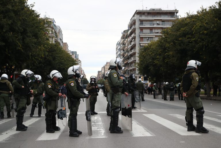 Θεσσαλονίκη: Ένταση στο κέντρο κατά τη διάρκεια συγκέντρωσης διαμαρτυρίας για την εκδήλωση Κασιδιάρη