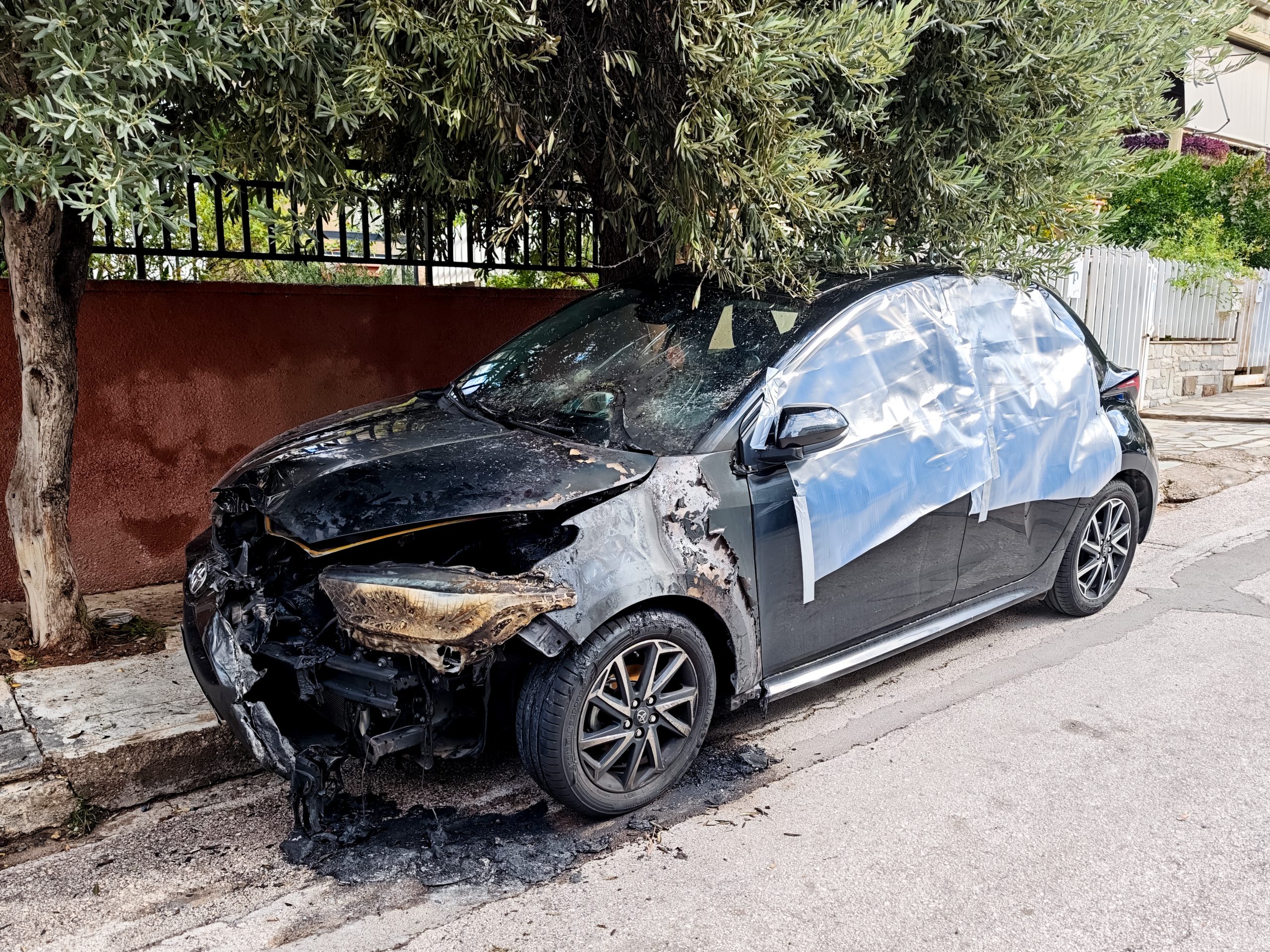 [390788] ΔΙΠΛΟΣ ΕΜΠΡΗΣΜΟΣ ΤΗ ΝΥΧΤΑ ΣΤΗ ΓΛΥΦΑΔΑ ΣΕ ΟΙΚΙΑ ΚΑΙ ΔΥΟ ΑΥΤΟΚΙΝΗΤΑ    (ΓΙΩΡΓΟΣ ΚΟΝΤΑΡΙΝΗΣ / EUROKINISSI)