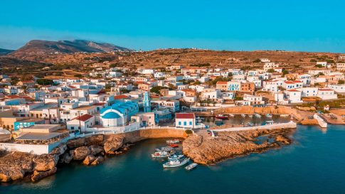 Στη θάλασσα τμήμα του οδικού δικτύου προς Σητεία – 23 απεγκλωβίστηκαν από τα οχήματά τους