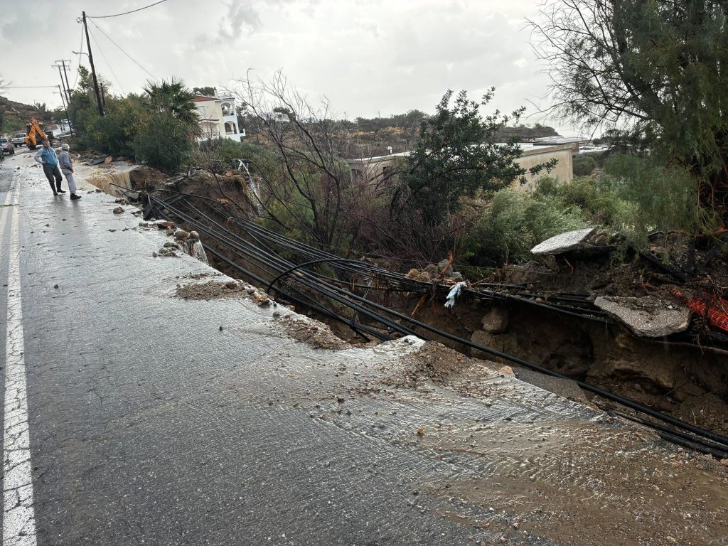 Η κακοκαιρία «χτυπά» την Κρήτη: Συναγερμός για Μυλοπόταμο – 8 εγκλωβισμένοι στο φαράγγι της Σαμαριάς