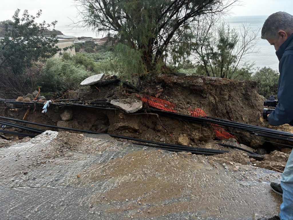 Η κακοκαιρία «χτυπά» την Κρήτη: Συναγερμός για Μυλοπόταμο – 8 εγκλωβισμένοι στο φαράγγι της Σαμαριάς
