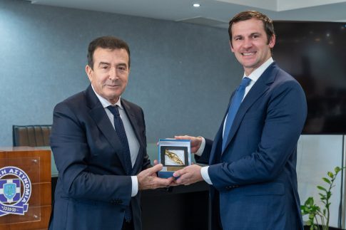 Η Κομισιόν «ανασχεδιάζει» τη διεύρυνση της ΕΕ – Αναστολή ψήφου για παραβιάσεις των αξιών της Ένωσης