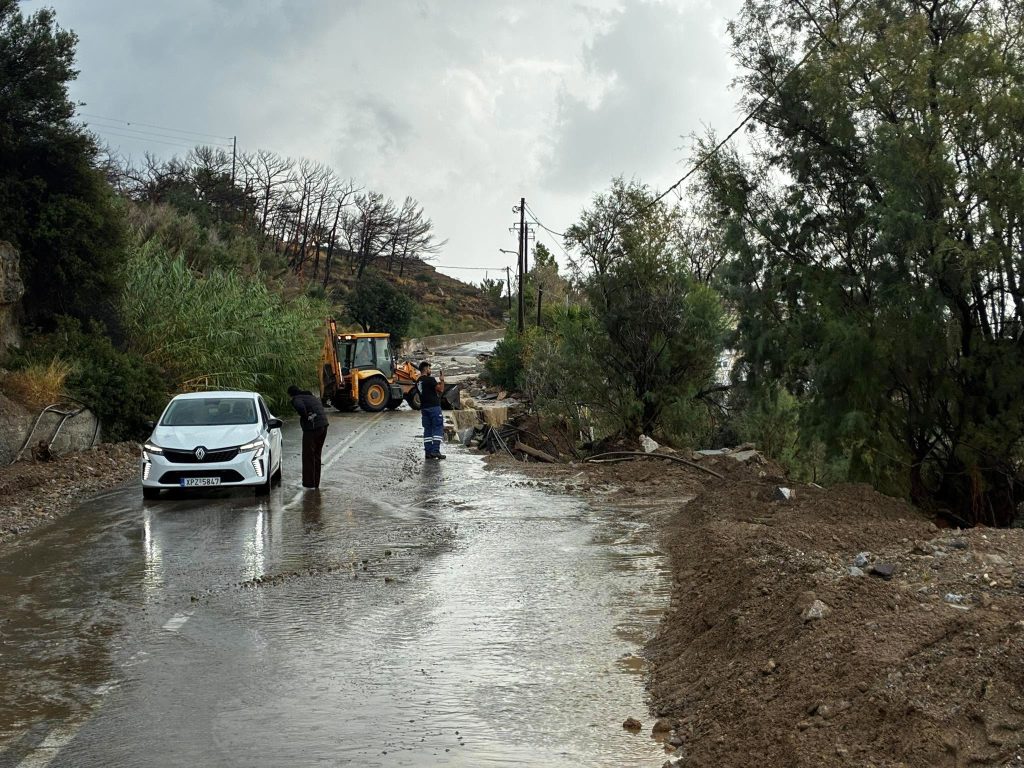 Η κακοκαιρία «χτυπά» την Κρήτη: Συναγερμός για Μυλοπόταμο – 8 εγκλωβισμένοι στο φαράγγι της Σαμαριάς