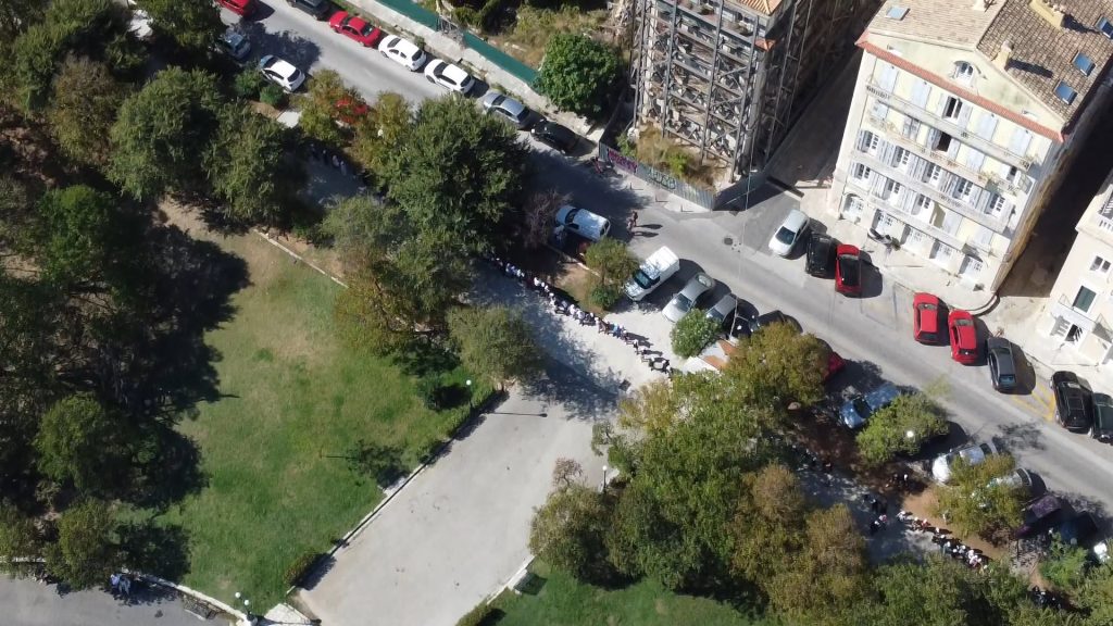 Κέρκυρα: 1500 παιδιά κύκλωσαν τη Σπιανάδα για τη Λαμπαδηδρομία Εθελοντών Αιμοδοτών