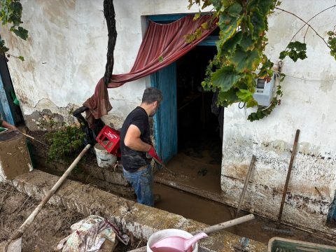 Διμήνι Βόλου: Αντιδράσεις κατοίκων για την εγκατάσταση μεγάλης κεραίας κινητής τηλεφωνία