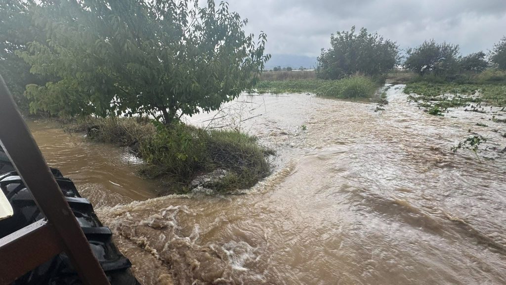 Λασίθι: Στρέμματα καλλιεργειών και δρόμοι «πνίγηκαν» στο νερό – Ο χάρτης των ζημιών μέσα από τον φακό του ΕΡΤnews