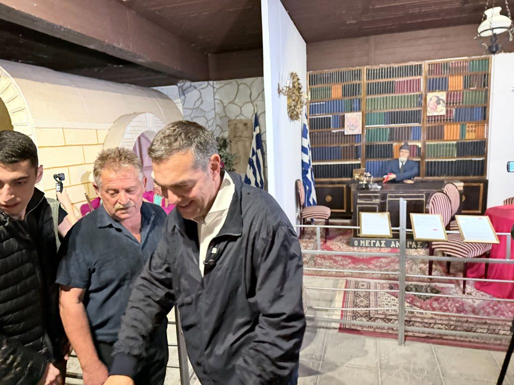 Στον Μυλοπόταμο και τα Ανώγεια ο Αλέξης Τσίπρας – Επισκέφθηκε τις πληγείσες από την κακοκαιρία περιοχές