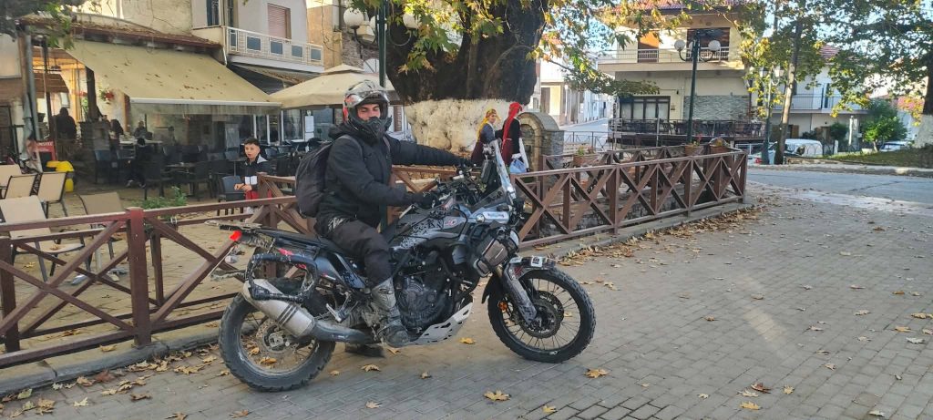 Από τη Λευκοπηγή Κοζάνης στα βουνά Παμίρ – Το όνειρο του 28χρονου Βαγγέλη που ταξιδεύει με μοτοσικλέτα