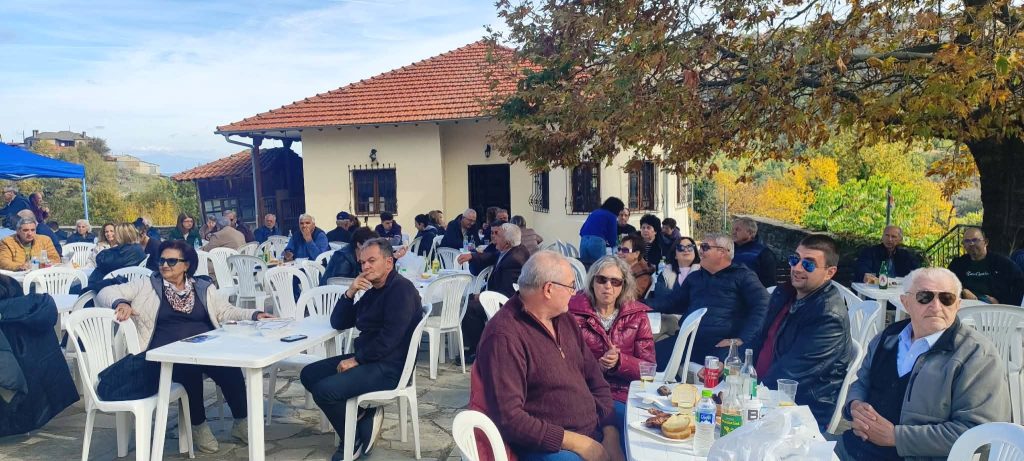 Δίλοφο Βοΐου: Η Γουρουνοχαρά, το γλέντι αποχαιρετισμού και οι επτά κάτοικοι που κρατούν ζωντανό το χωριό