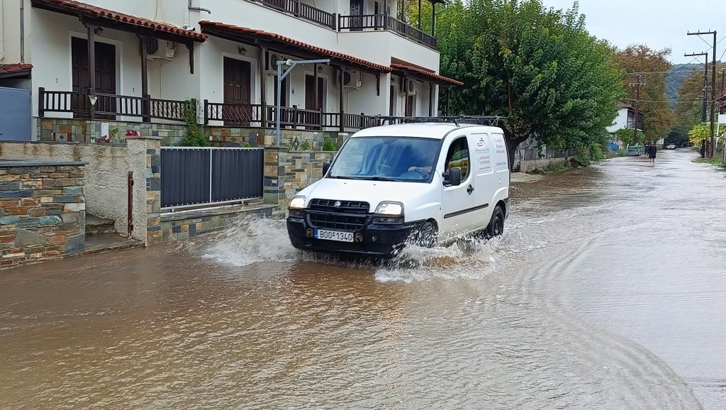 Κακοκαιρία στο Νότιο Πήλιο: Αγωνία για Πλατανιά, Μηλίνα, Χόρτο – Ζημιές σε επιχειρήσεις και κατοικίες
