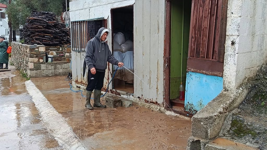 Κακοκαιρία στο Νότιο Πήλιο: Αγωνία για Πλατανιά, Μηλίνα, Χόρτο – Ζημιές σε επιχειρήσεις και κατοικίες