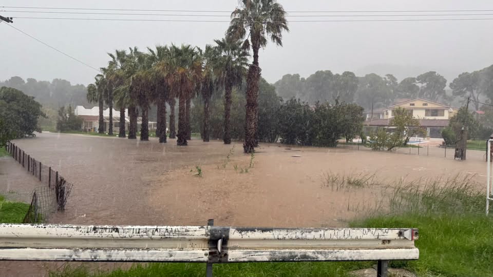 Πλημμύρες και κατολισθήσεις στη Σκιάθο