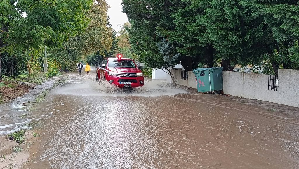 Κακοκαιρία στο Νότιο Πήλιο: Αγωνία για Πλατανιά, Μηλίνα, Χόρτο – Ζημιές σε επιχειρήσεις και κατοικίες