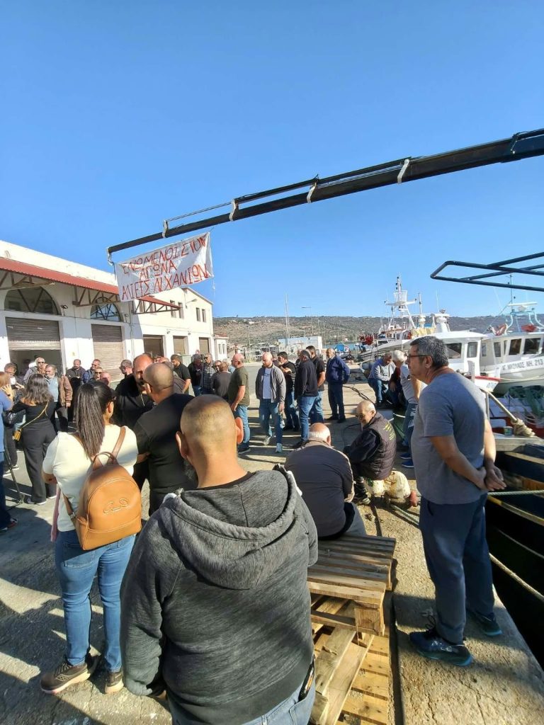 Χανιά: Κλειστή η ιχθυόσκαλα – Κλιμακώνουν τις κινητοποιήσεις τους οι αλιείς