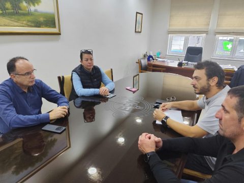 Δύο συλλήψεις για τον άγριο ξυλοδαρμό νεαρών στον Βόλο – Αναζητείται και τρίτο άτομο