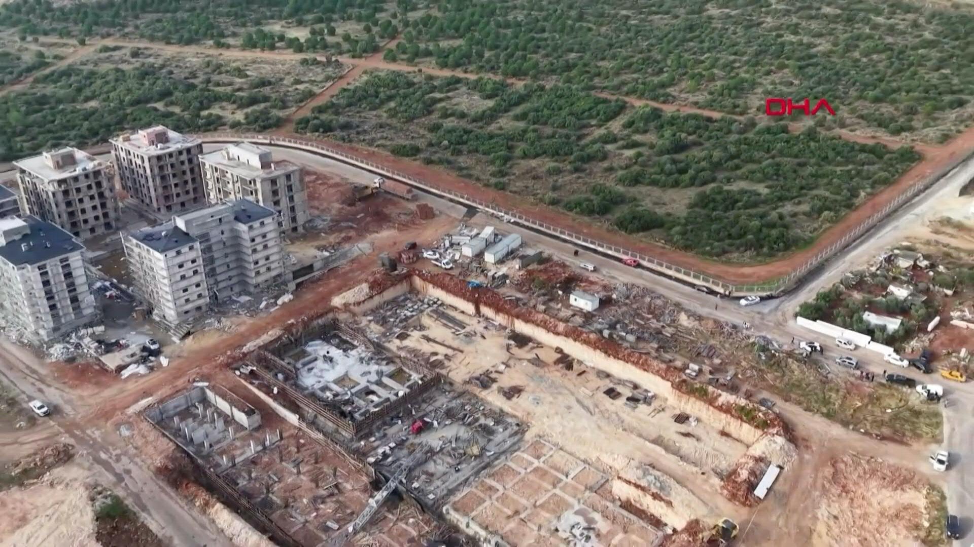 Τουρκία: Τέσσερις νεκροί εργάτες από ανεμοστρόβιλο στην Αττάλεια – «Ήταν σαν να βρισκόμασταν σε πεδίο μάχης»