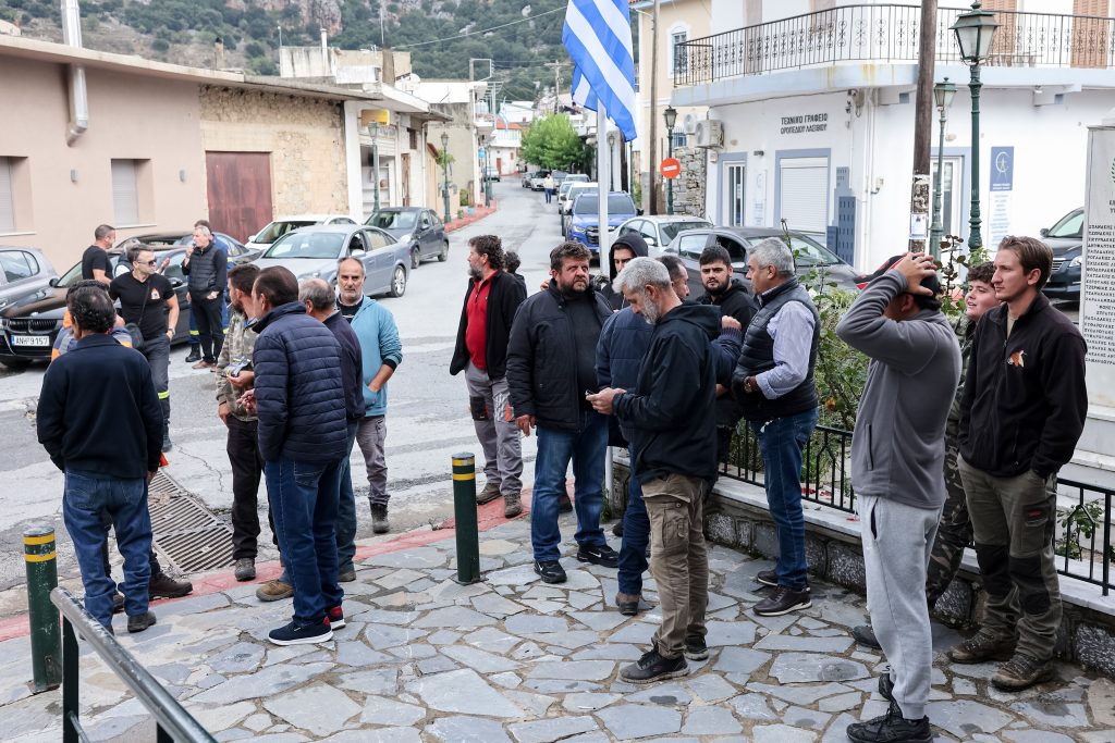 Η επόμενη ημέρα της καταστροφής: Κυβερνητικό κλιμάκιο στην Κρήτη και αυτοψία στις πληγείσες περιοχές – Τα πρώτα μέτρα που ανακοινώθηκαν
