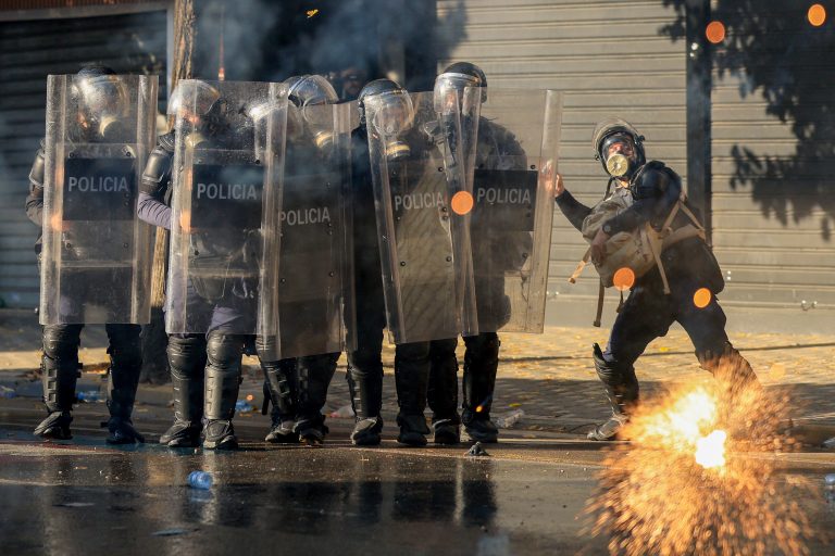 Αλβανία: Συνεχίζονται τα επεισόδια – Σε «ρινγκ» η μετατράπηκε η Βουλή