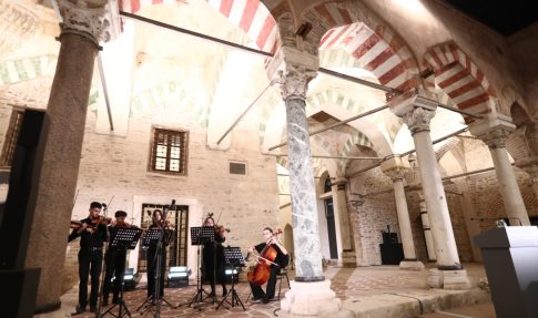 Τραμπ κατά Ζελένσκι: «Ήρθε η ώρα η Ουκρανία να αποκτήσει νέο πρόεδρο» – Η συμφωνία με τη Ρωσία και η οργή του Κιέβου