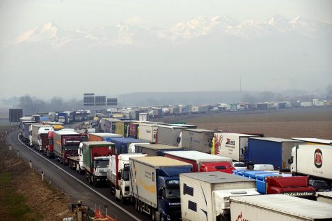Φωταγώγηση της Εξωραϊστικής Λέσχης Βόλου για την ευαισθητοποίηση σχετικά με τον καρκίνο του μαστού