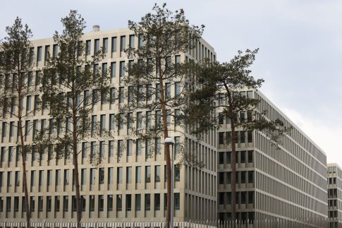 Γάζα: Θρανία για τους μαθητές με υλικά από τα ερείπια