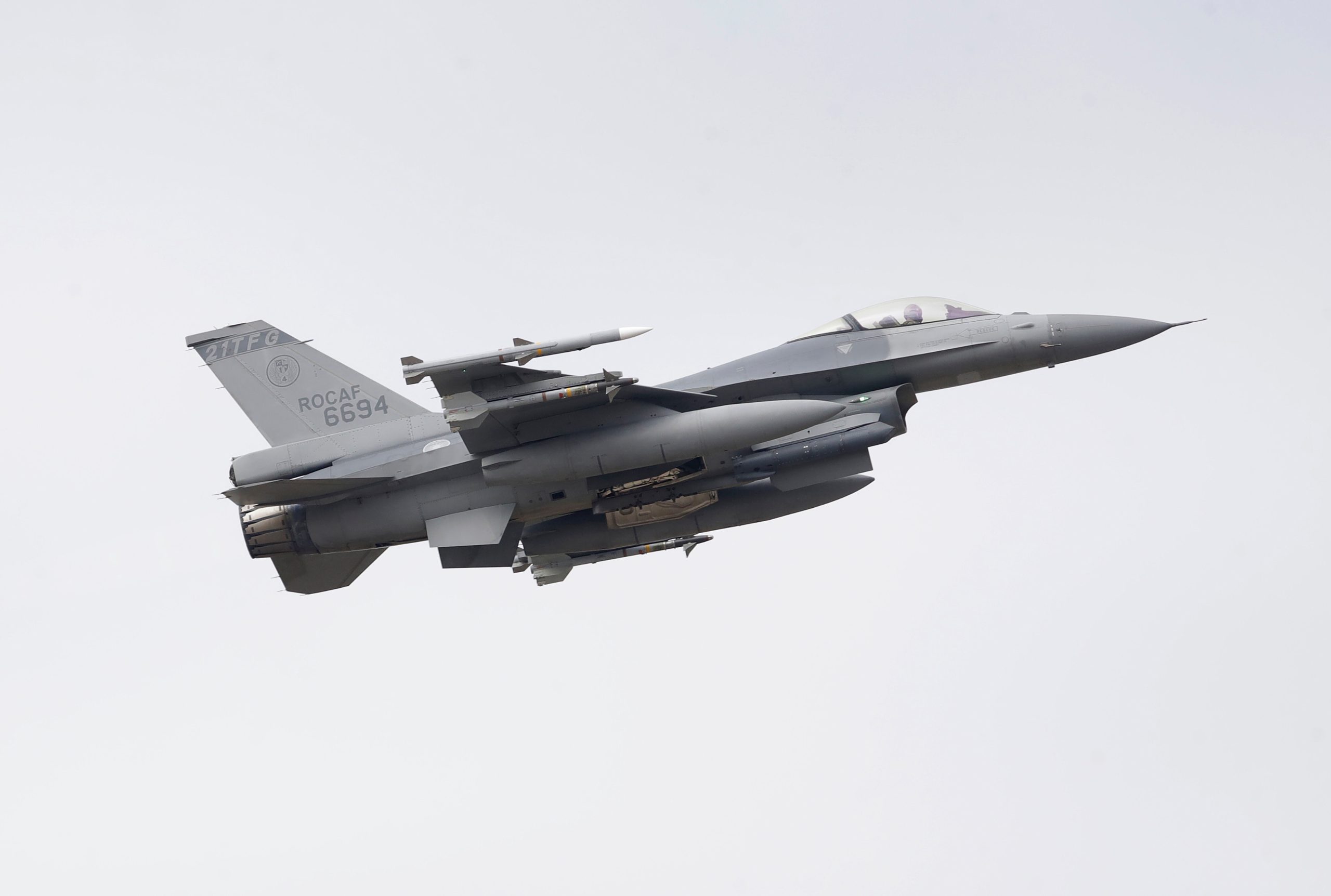 Η Ταϊβάν παρέλαβε τα δυο πρώτα της F-16V από τις ΗΠΑ