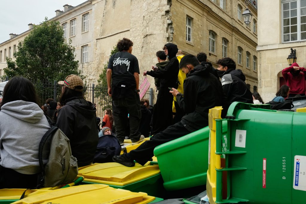 Γαλλία: Στο στόχαστρο η αστυνομική βία μετά τους σοβαρούς τραυματισμούς μαθητών – 14χρονος με σπασμένη γνάθο, 15χρονος έχασε το χέρι του
