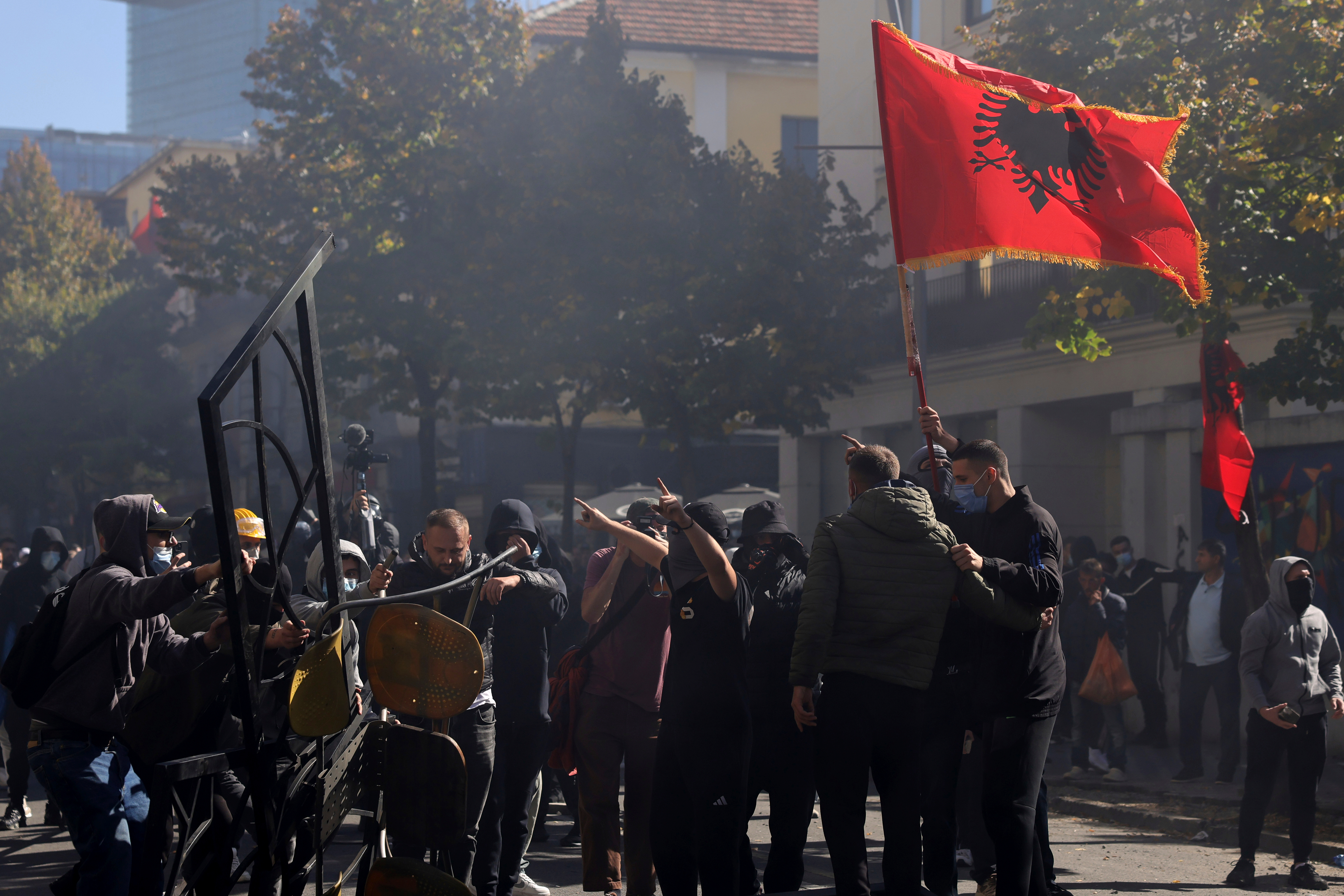 Τετάρτη ημέρα διαδηλώσεων κατά του Ράμα στην Αλβανία – Το ΕΡΤnews στα Τίρανα