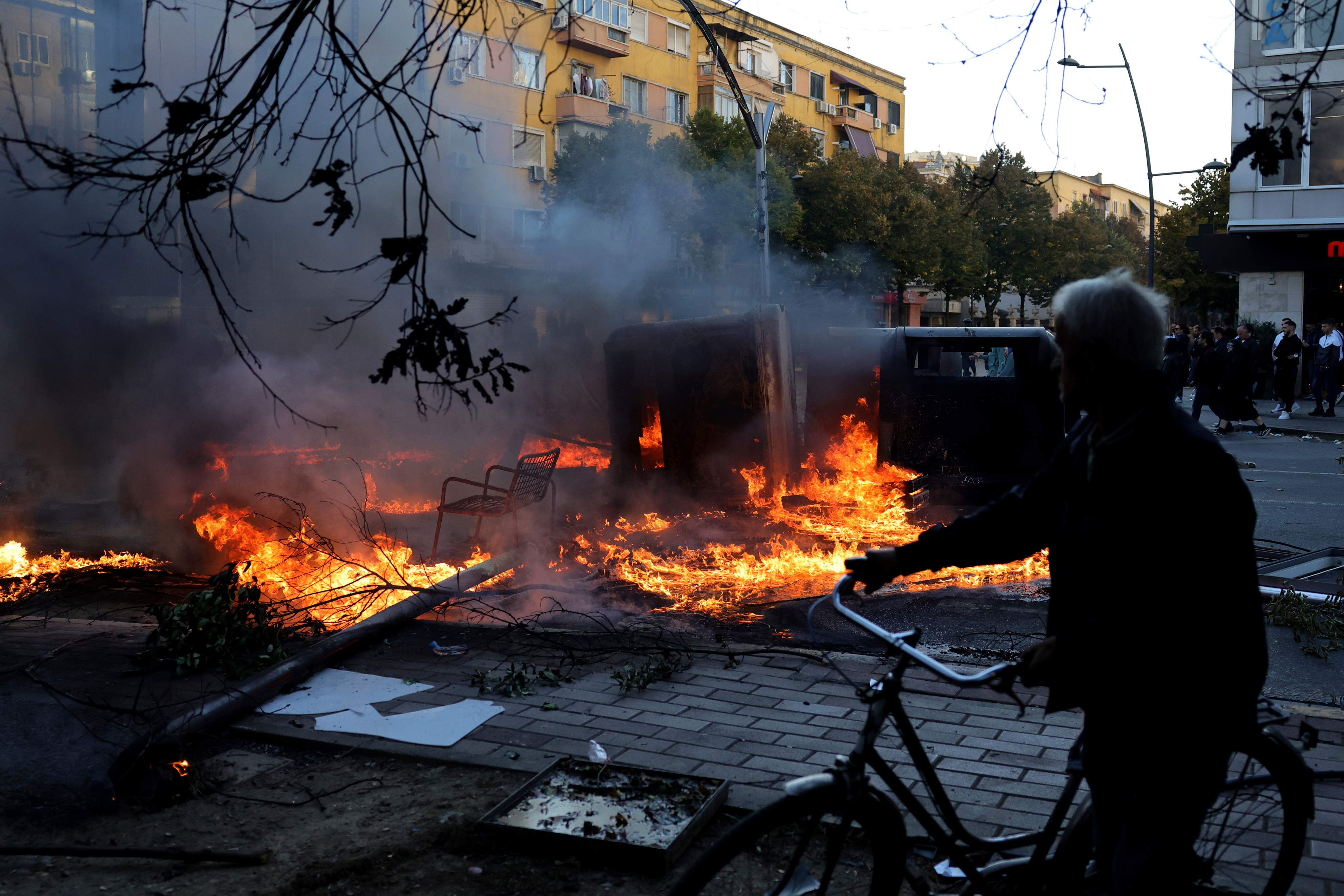 Β. Ντούλες στο ΕΡΤnews για Αλβανία: Ανύπαρκτος και τεχνίτης καλλιέργειας φόβου ο Ράμα – Οι διαδηλώσεις σκότωσαν τον φόβο