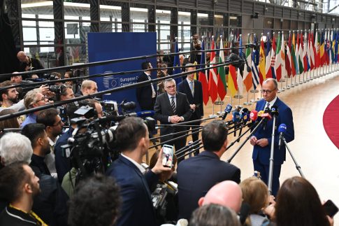 Οι ΗΠΑ πρότειναν στην Ευρώπη να «ξεπαγώσει» ορισμένα ρωσικά κεφάλαια για αναθέρμανση των ειρηνευτικών συνομιλιών