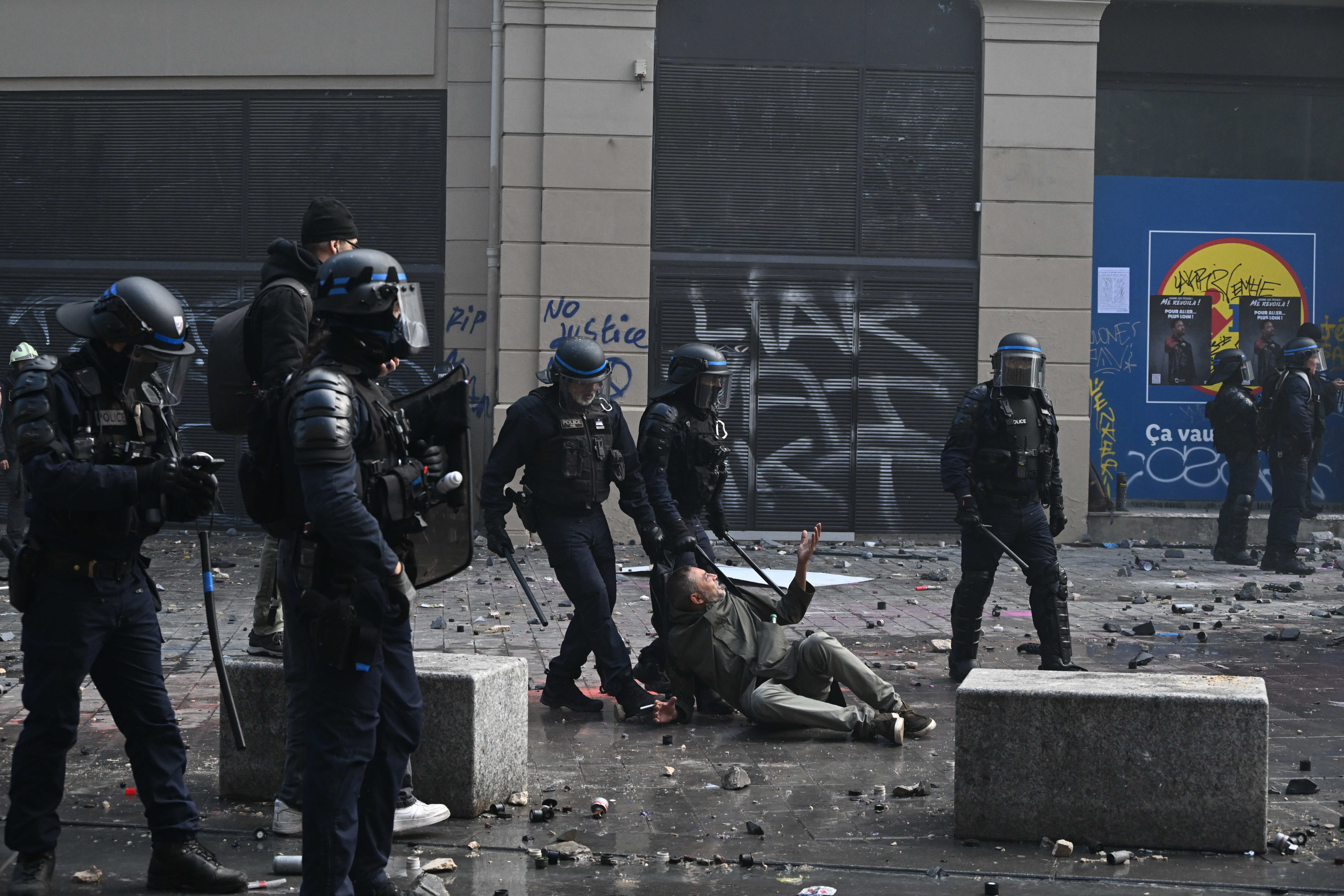 Γαλλία: Ανακαλούνται όλες οι άδειες των δυνάμεων ασφαλείας για το Σάββατο και την 5η Νοεμβρίου – Νέες απαγορεύσεις κυκλοφορίας απόψε