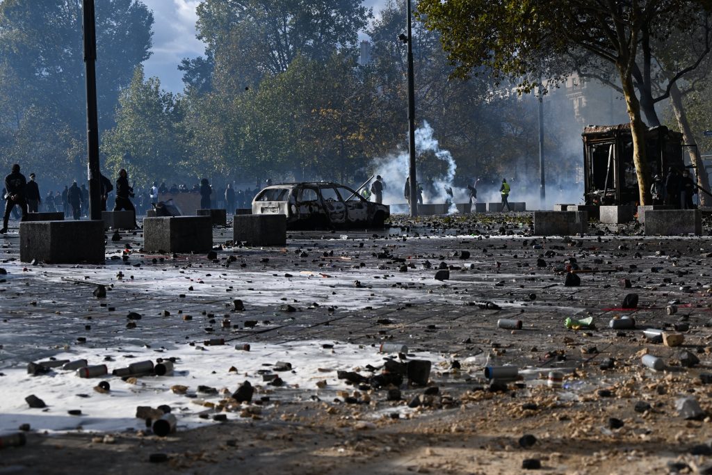 Γαλλία: Ανακαλούνται όλες οι άδειες των δυνάμεων ασφαλείας για το Σάββατο και την 5η Νοεμβρίου – Νέες απαγορεύσεις κυκλοφορίας απόψε