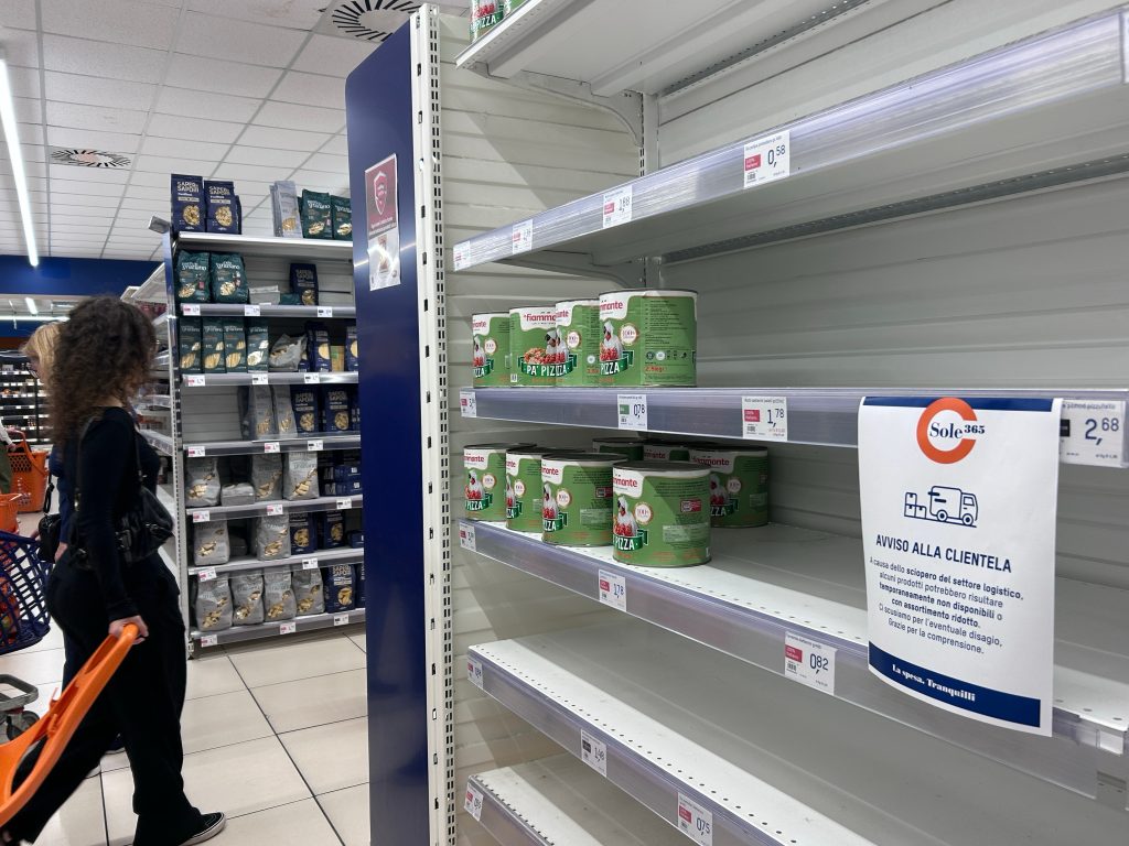 Το κύμα διαμαρτυρίας εξαπλώνεται στην Ευρώπη: Μπλόκα οδηγών και αγροτών στην Ιταλία – Κινητοποιήσεις για τη στέγαση στην Πορτογαλία