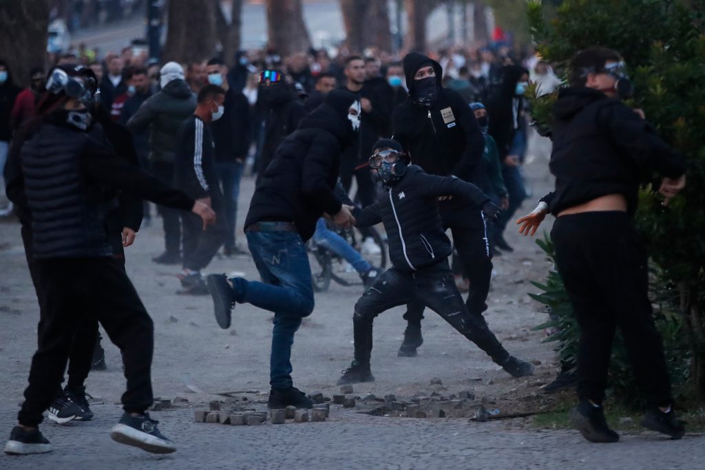 Aλβανία: Νέες διαδηλώσεις ενάντια στις «καρέκλες διαλόγου» που έστησε ο Έντι Ράμα – Το ΕΡΤnews στα Τίρανα