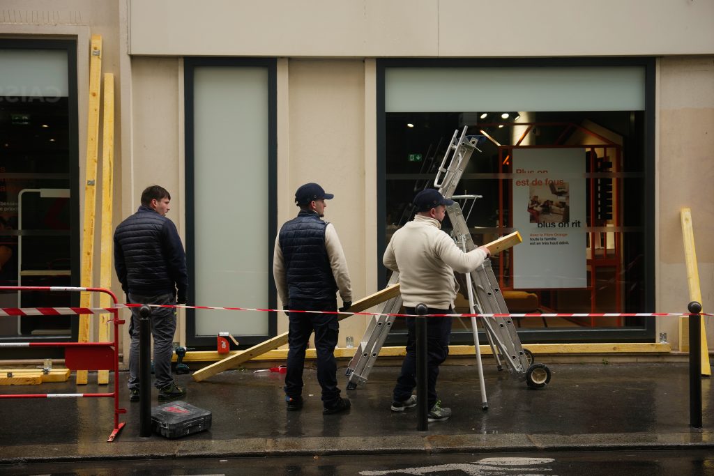 Γαλλία: 70.000 αστυνομικοί στους δρόμους ενόψει των διαδηλώσεων του Σαββάτου – «Θα είμαστε αμείλικτοι», λέει η κυβέρνηση