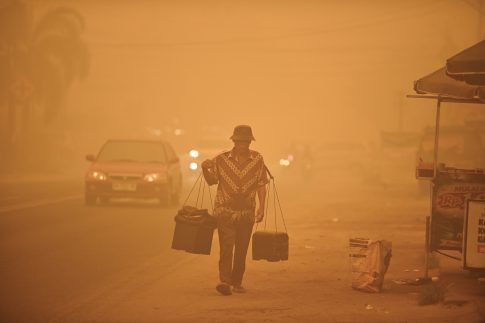 Αποστολή ΕΡΤnews – Ισπανία: Ποιος φταίει για την τραγωδία – Ο υπουργός Μεταφορών, υπό πίεση να παραιτηθεί, κατηγορεί τον ελεγκτή, τα συνδικάτα το σύστημα