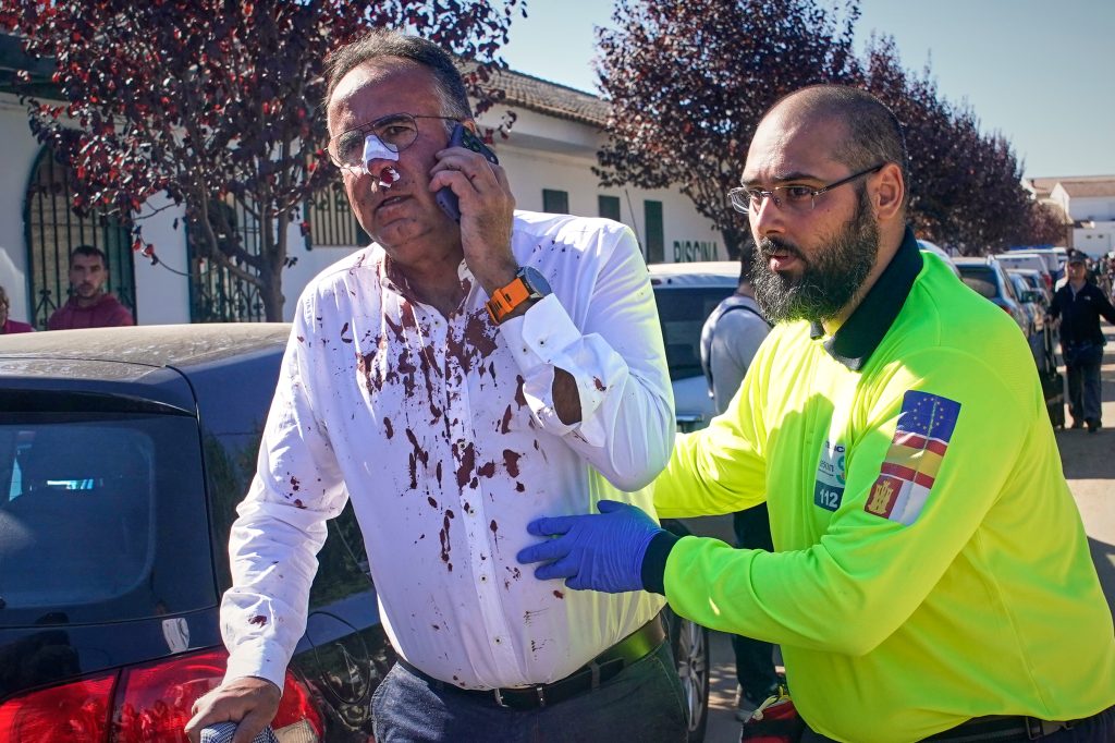 Τουλάχιστον 64 νεκροί και 80 τραυματίες στο σιδηροδρομικό δυστύχημα στην Ισπανία – Σκηνές χάους και πανικού περιγράφουν οι επιζώντες