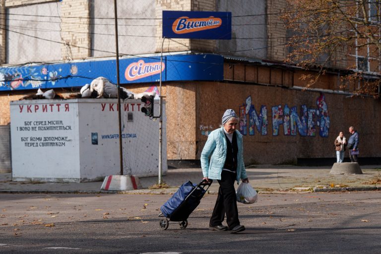 Ουκρανία: Ανθρωπιστική αποστολή στο Ολέσκι υπό εκεχειρία – 25 λεωφορεία για την απομάκρυνση κατοίκων