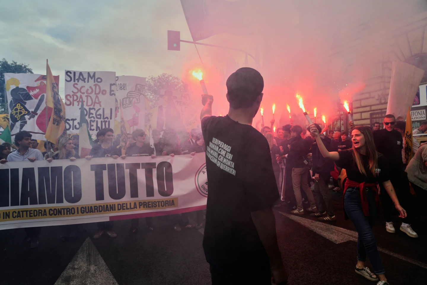 Νέες διαδηλώσεις σε Ιταλία, Ισπανία και Πορτογαλία: Στρατός και 5.000 αστυνομικοί στο Μιλάνο