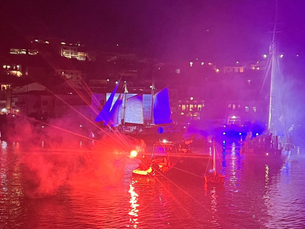 Πύλος: Η νύχτα έγινε μέρα στη φαντασμαγορική αναπαράσταση της Ναυμαχίας του Ναυαρίνου